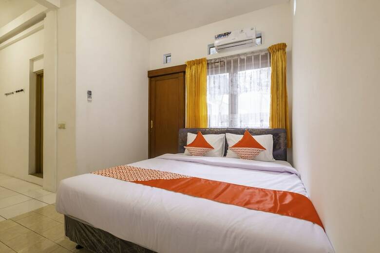 Hotel Oyo 2728 Sinulingga Residence