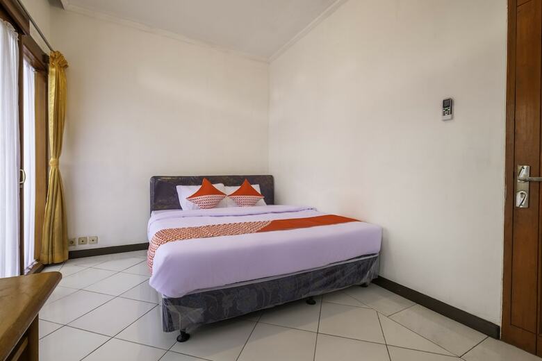 Hotel Oyo 2728 Sinulingga Residence