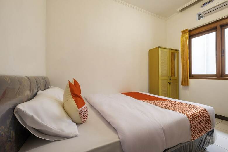 Hotel Oyo 2728 Sinulingga Residence