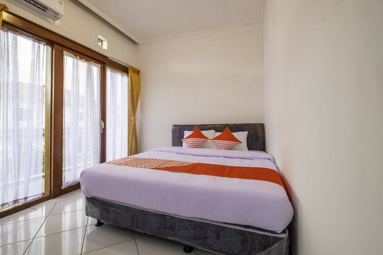Hotel Oyo 2728 Sinulingga Residence