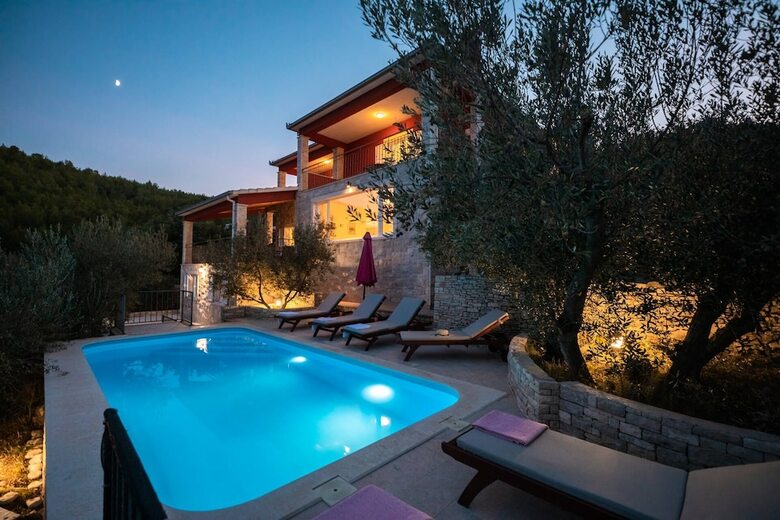 Villa Luxury Stairway To Heaven With Pool