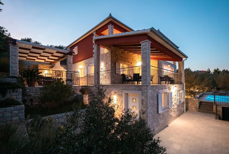 Villa Luxury Stairway To Heaven With Pool