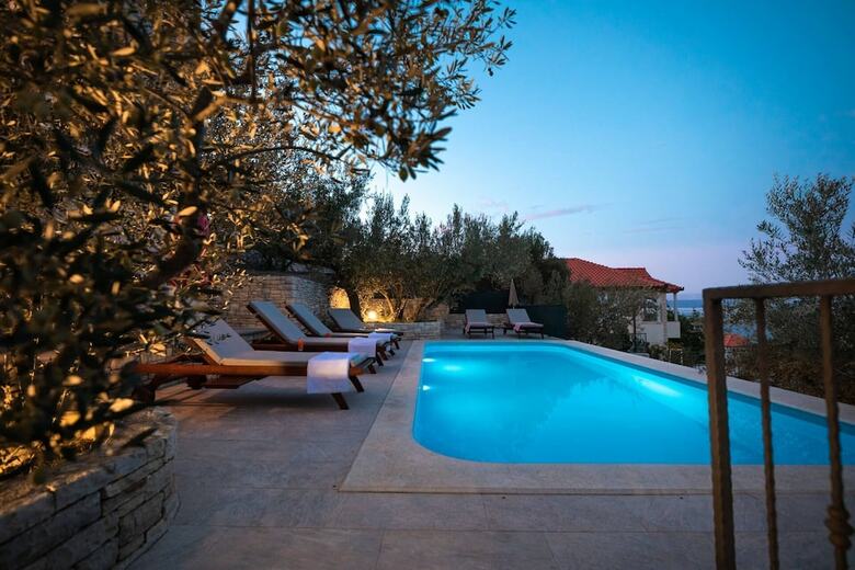 Villa Luxury Stairway To Heaven With Pool