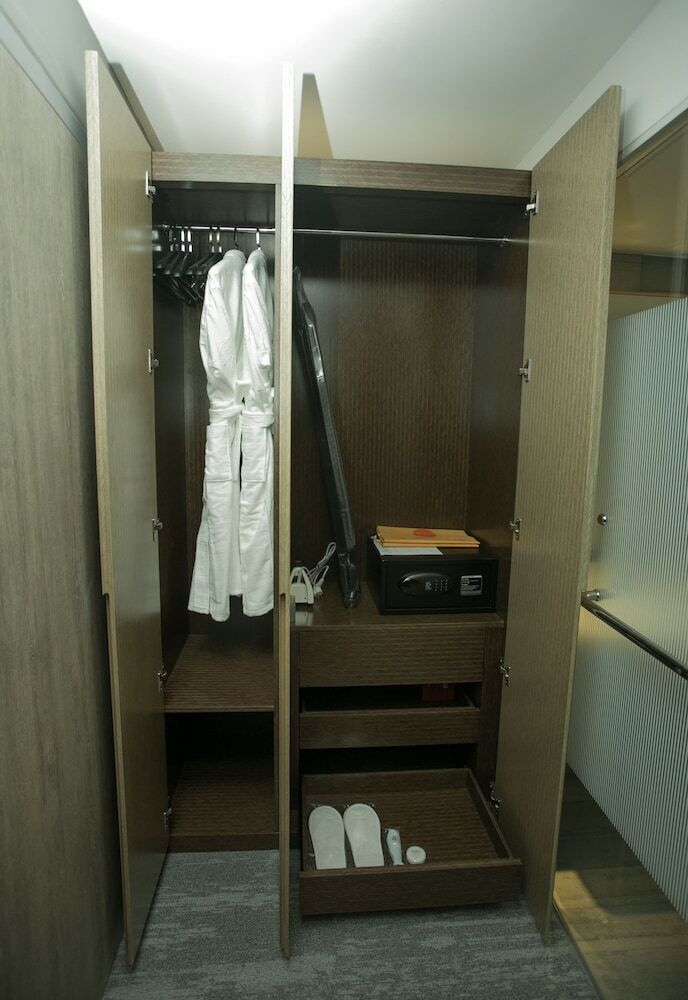 Hotel Omni Residency
