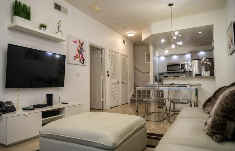 Luxurious Venetian Gem By Orlando Short Term