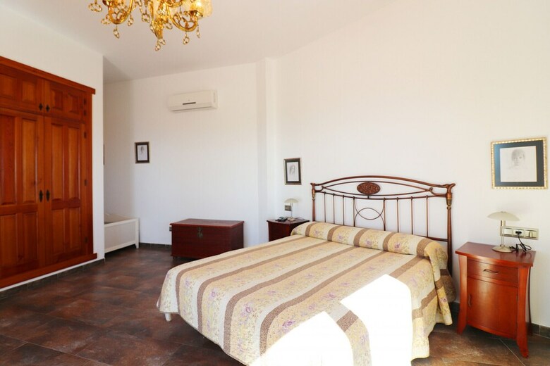 1149 Villa Paquita