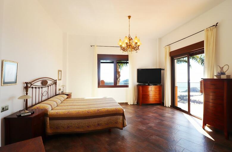 1149 Villa Paquita