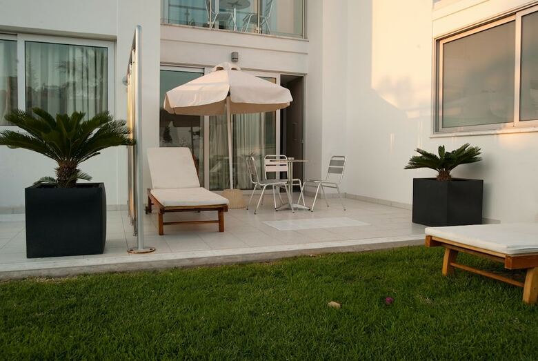 Aparthotel Frixos Suites Hotel Apts