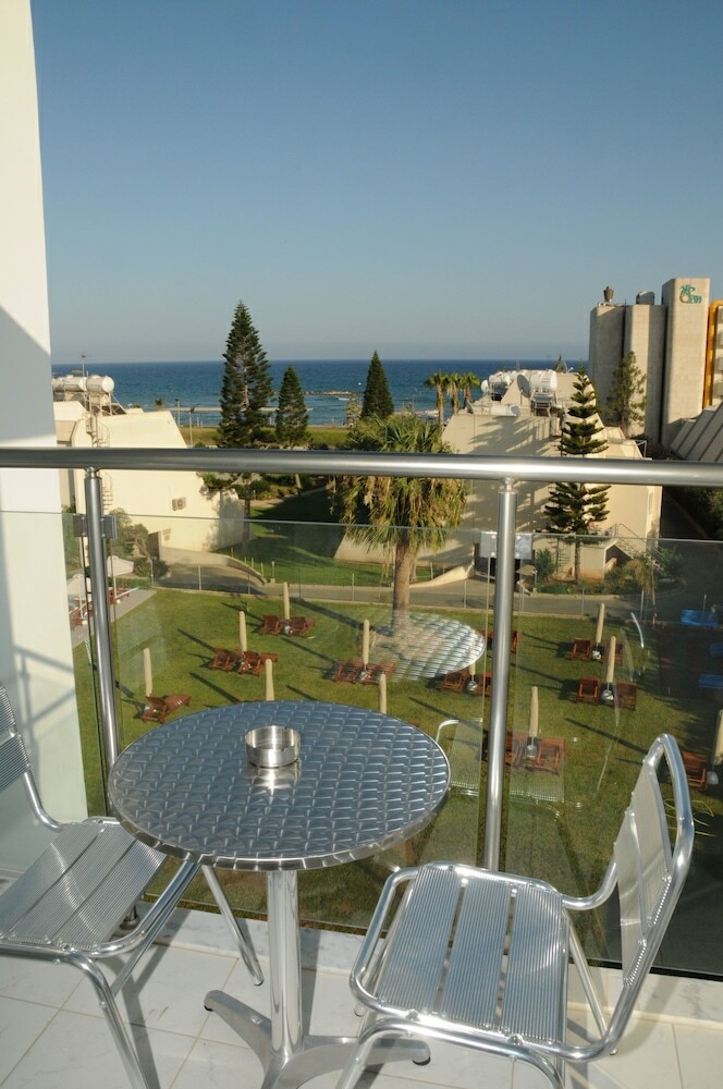 Aparthotel Frixos Suites Hotel Apts
