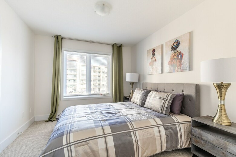 Simply Comfort Modern Hamilton Apartment