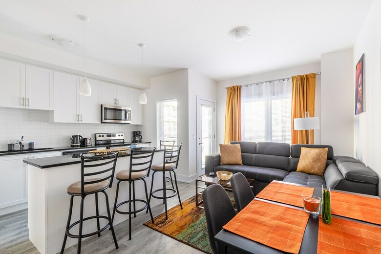 Simply Comfort Modern Hamilton Apartment