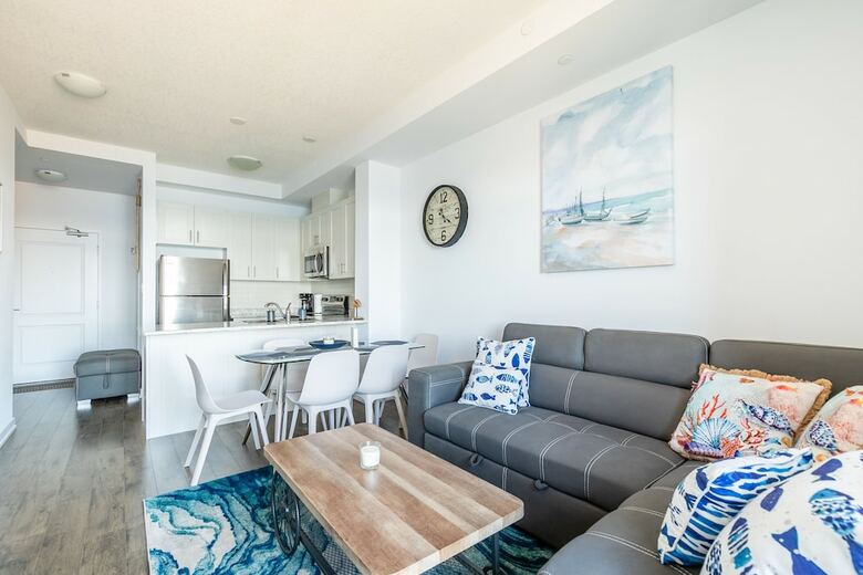 Simply Comfort Modern Hamilton Apartment