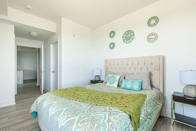 Simply Comfort Modern Hamilton Apartment