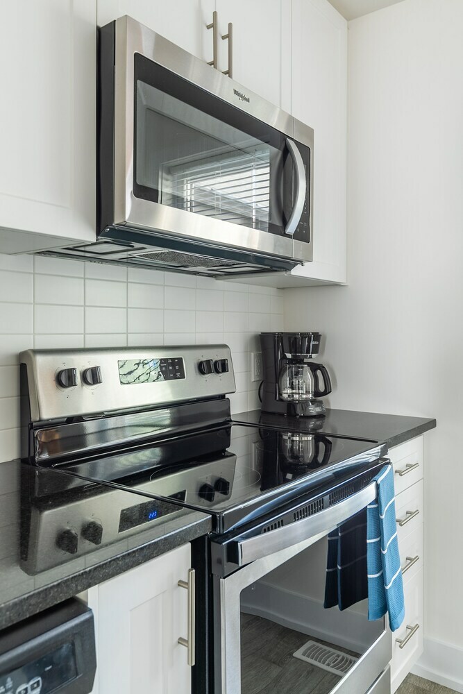 Simply Comfort Modern Hamilton Apartment