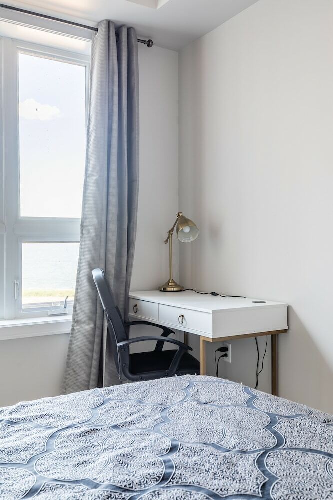 Simply Comfort Modern Hamilton Apartment