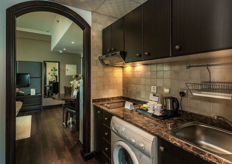 Aparthotel First Central Hotel Suites