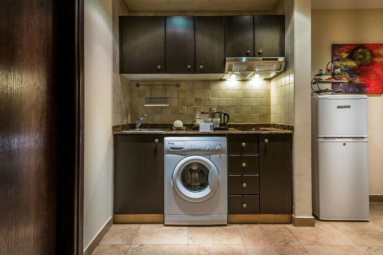 Aparthotel First Central Hotel Suites