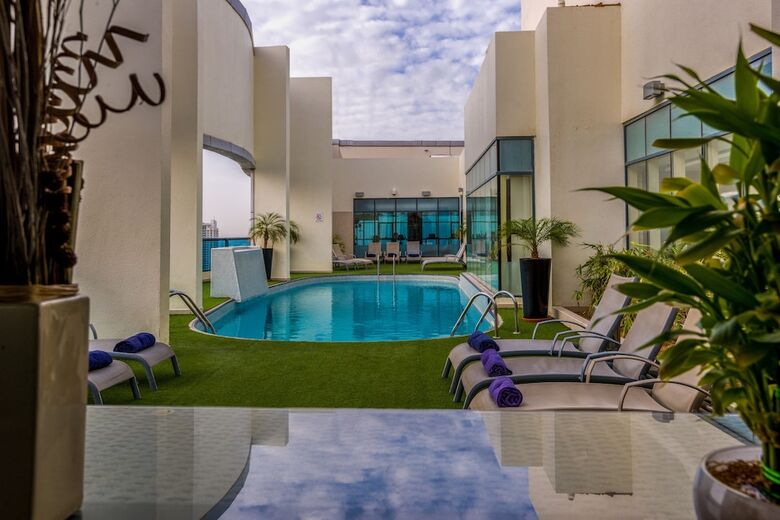 Aparthotel First Central Hotel Suites