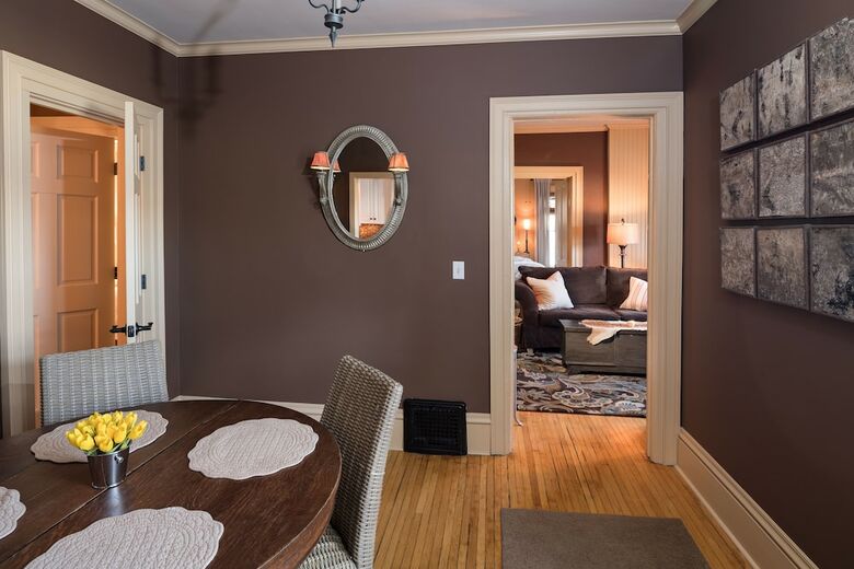 Bed & Breakfast Kara's Kottages @ W. Main St