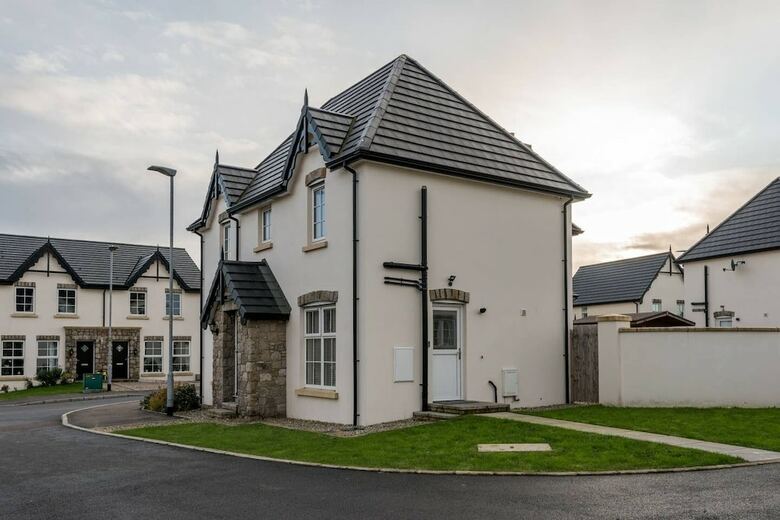 Stylish & Modern 3 Bedroom Home