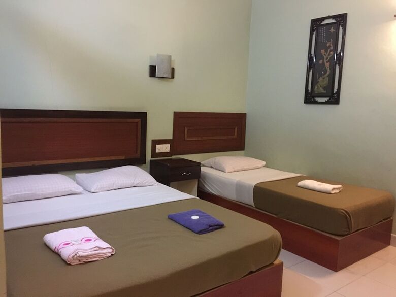 Oyo 89976 Fins Hotel