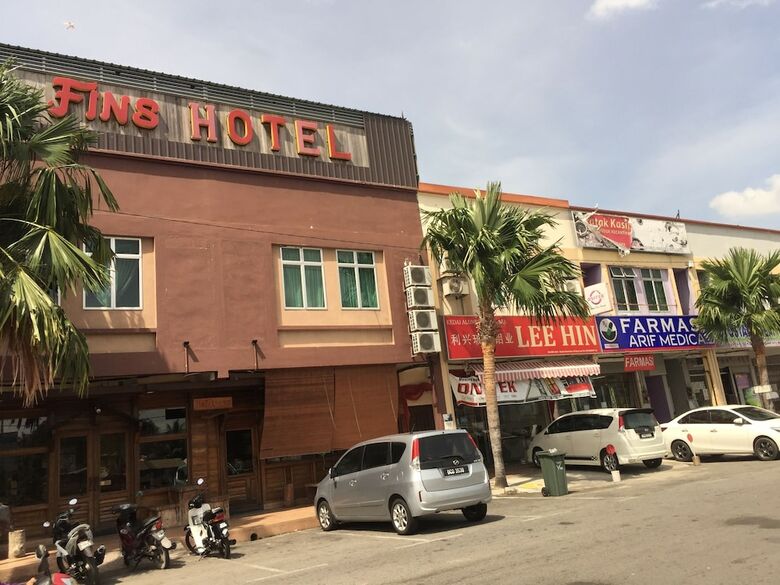 Oyo 89976 Fins Hotel