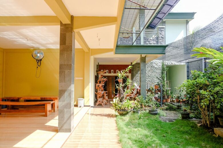 Hostal Griya Kinanthi Family