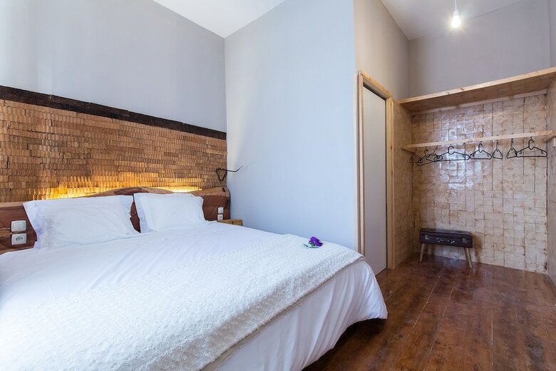 Bed & Breakfast Feel At Home Guest House