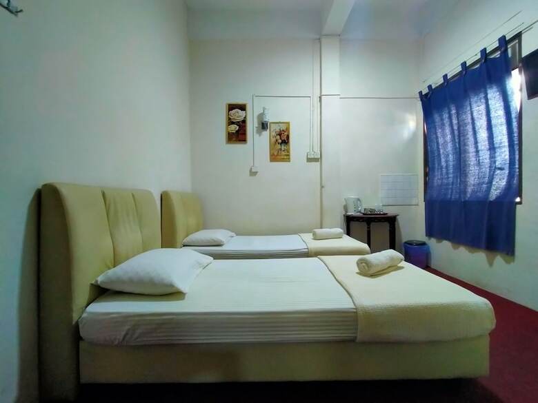 Spot On 89994 Rz Gold Hotel