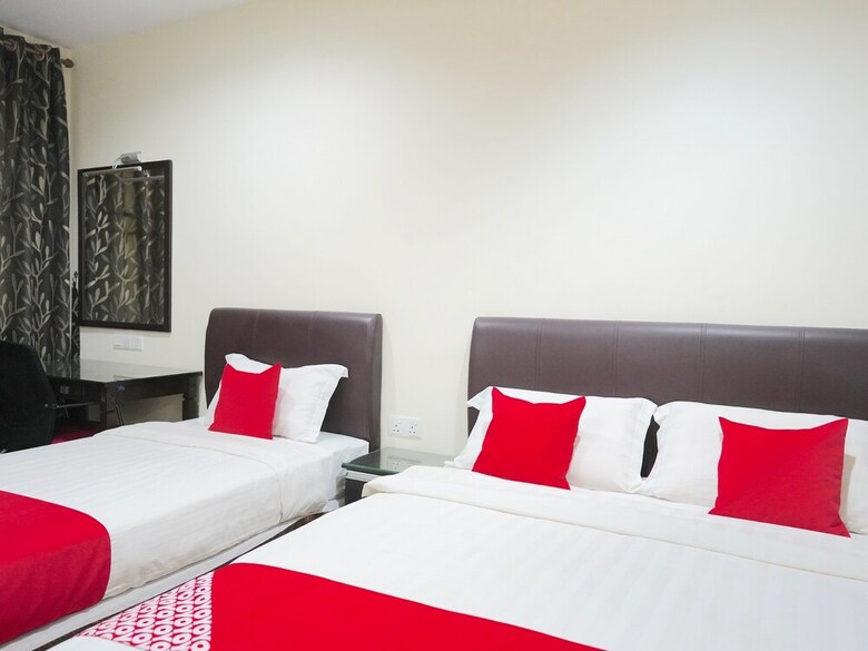 Spot On 89992 Hotel Azra