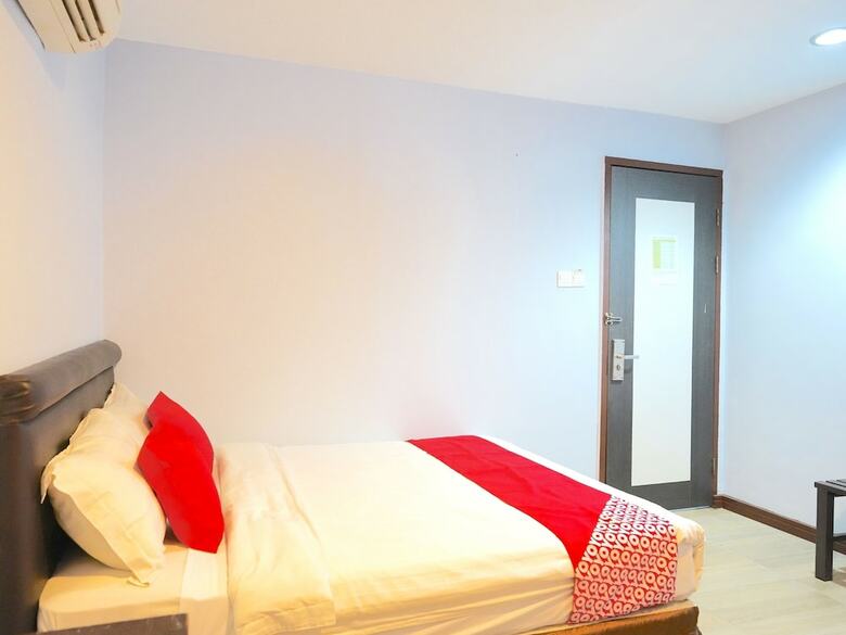 Spot On 89992 Hotel Azra