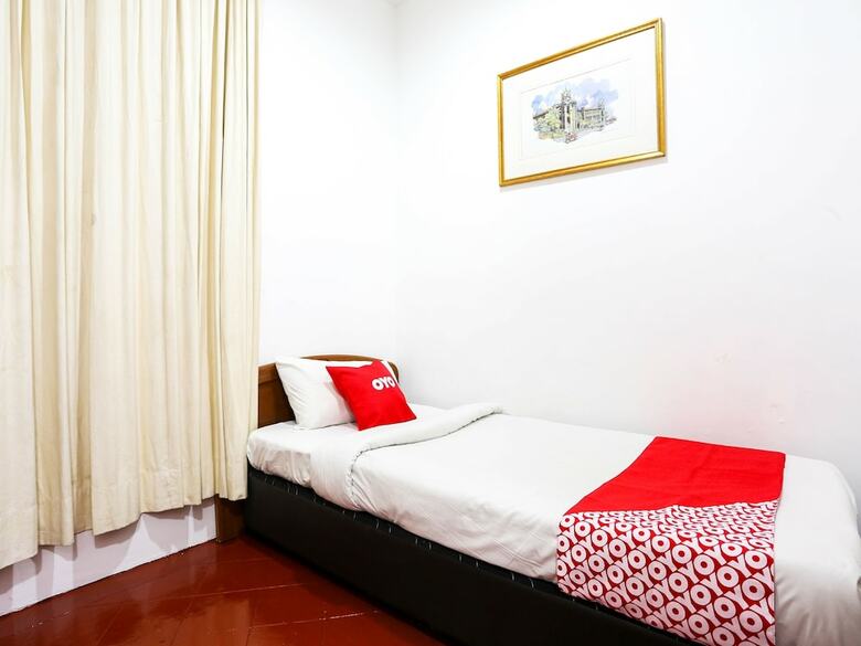 Spot On 89992 Hotel Azra