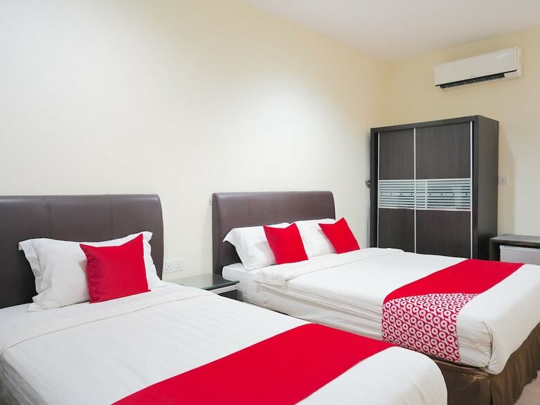 Spot On 89992 Hotel Azra
