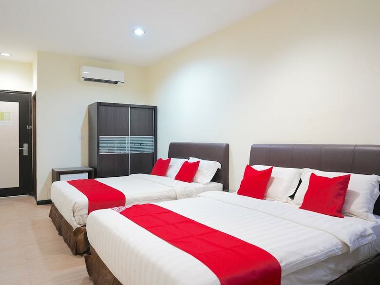Spot On 89992 Hotel Azra