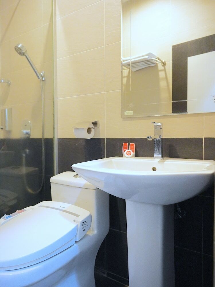 Spot On 89992 Hotel Azra