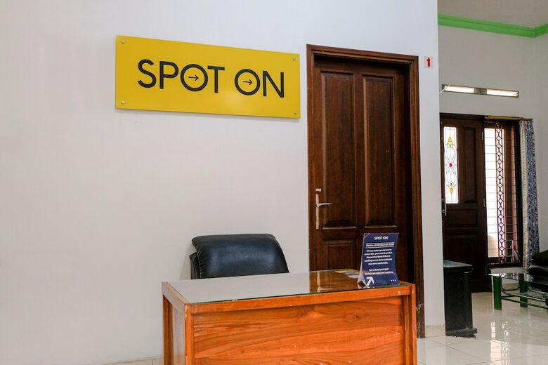 Hostal Spot On 2749 Tiga Sinar Residence