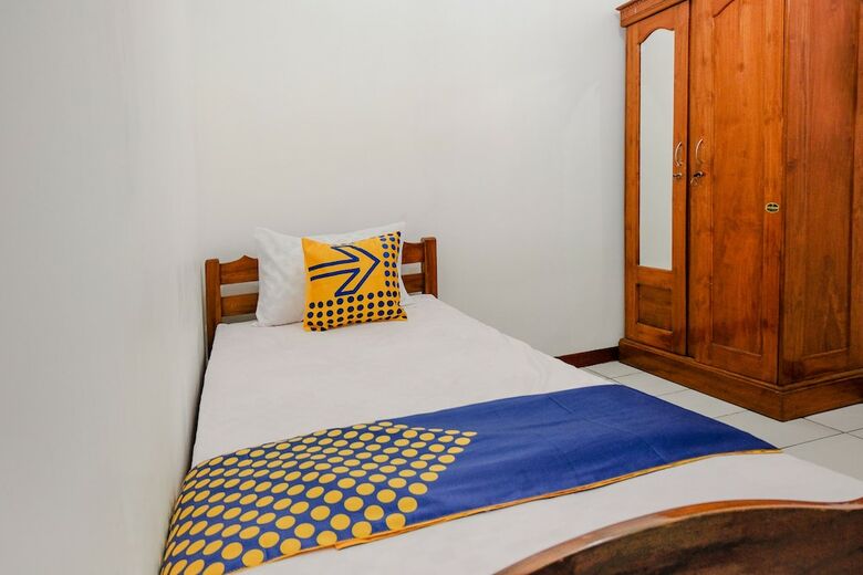 Hostal Spot On 2749 Tiga Sinar Residence
