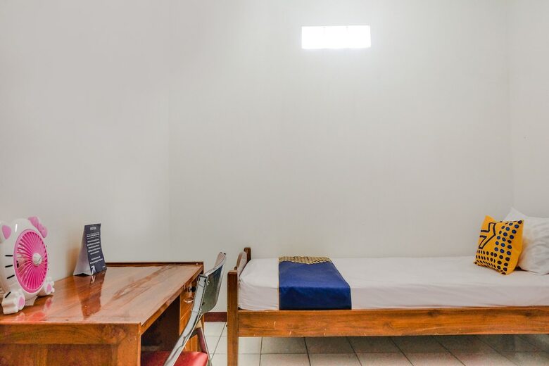 Hostal Spot On 2749 Tiga Sinar Residence