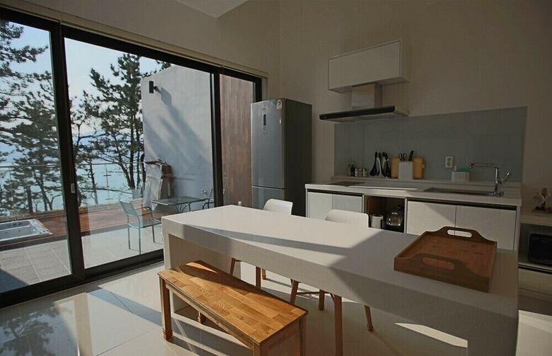 The Hill Pool Villa Pension