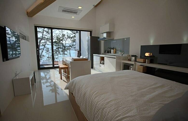 The Hill Pool Villa Pension