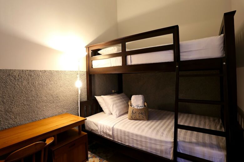 Bed & Breakfast De Tropen Jogja