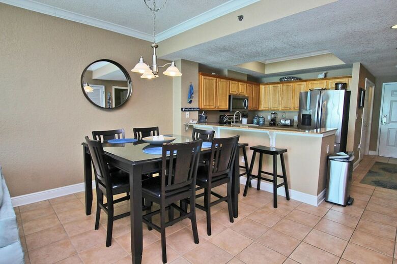 Crystal Shores West 1105 By Youngs Suncoast