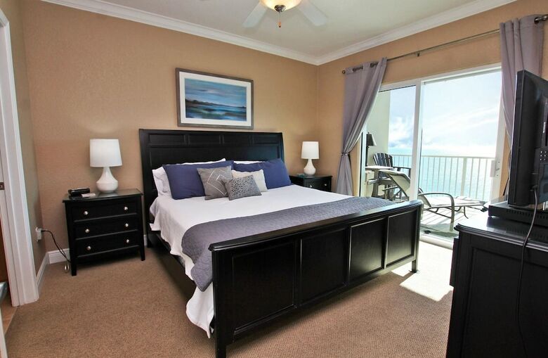 Crystal Shores West 1105 By Youngs Suncoast