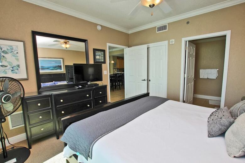 Crystal Shores West 1105 By Youngs Suncoast