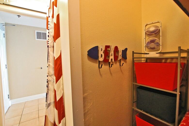 Crystal Shores West 1105 By Youngs Suncoast