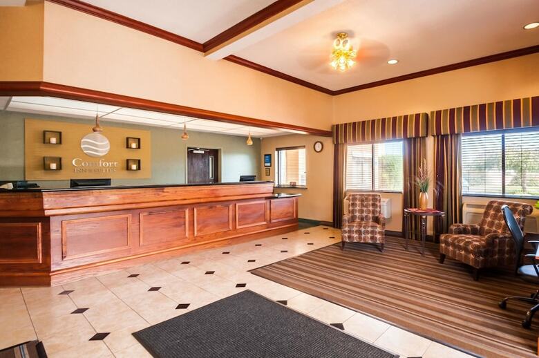 Hotel Comfort Inn And Suites