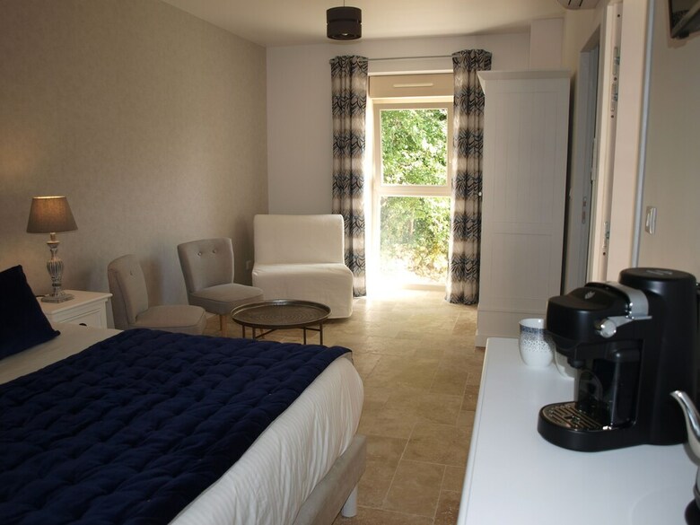 Domaine Des Pierres Blanches - B&B