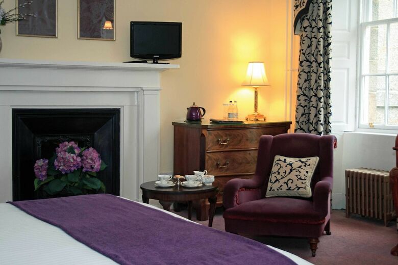 Hotel Raemoir House