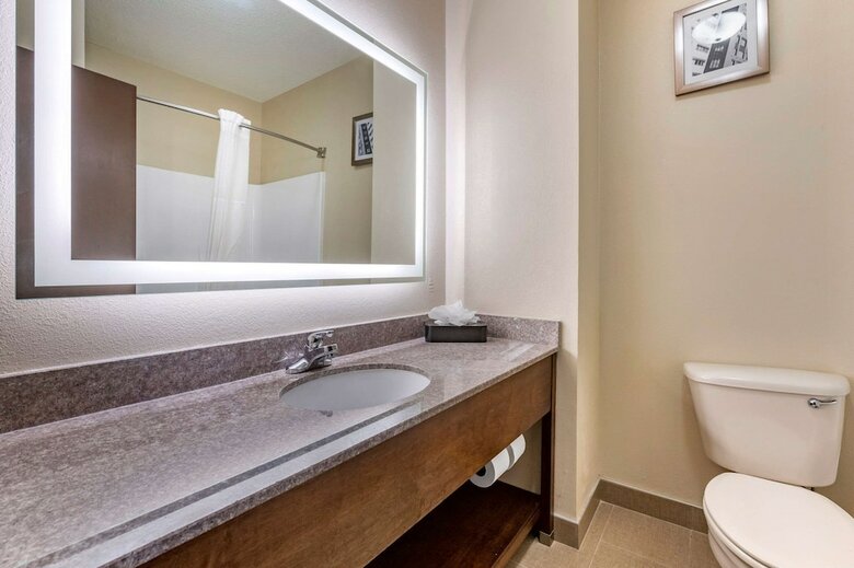 Hotel Quality Inn & Suites