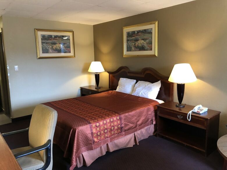 Hotel Travel Inn & Suites